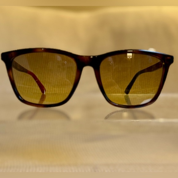 Gucci Tortoise shell Sunglasses for Women. - Picture 5 of 7